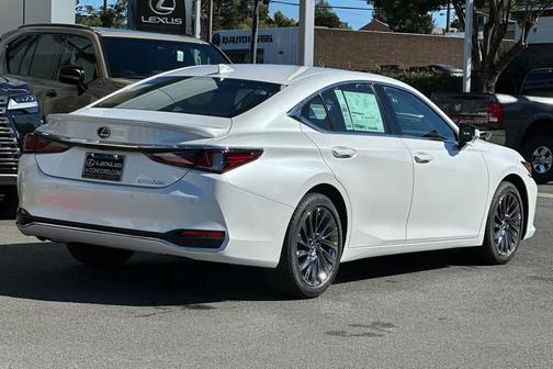 2025 Lexus ES 300h Luxury