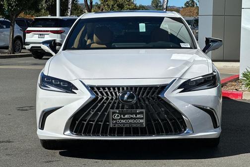 2025 Lexus ES 300h Luxury