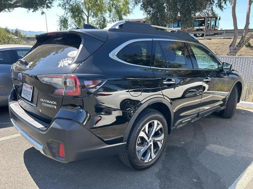 2022 Subaru Outback Touring XT