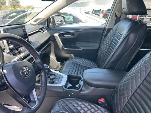 2021 Toyota RAV4 Hybrid XLE Premium