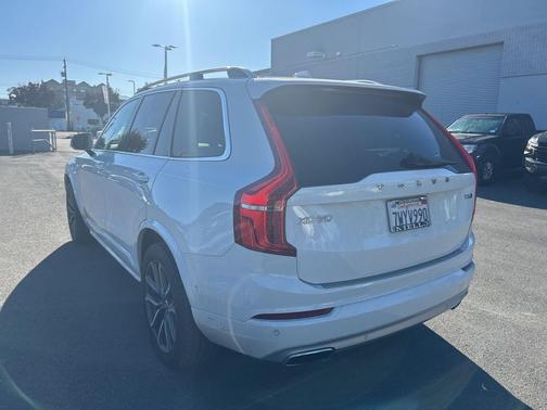 2017 Volvo XC90 T6 Momentum