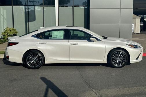 2025 Lexus ES 300h Base