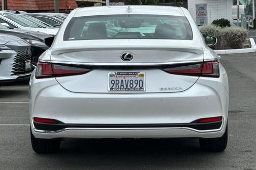 2025 Lexus ES 300h Base