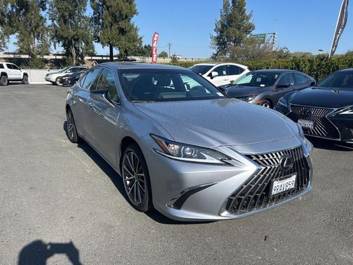 2025 Lexus ES 300h Base