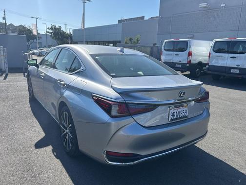 2025 Lexus ES 300h Base