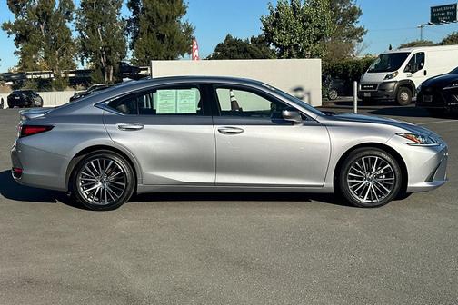 2025 Lexus ES 300h Base