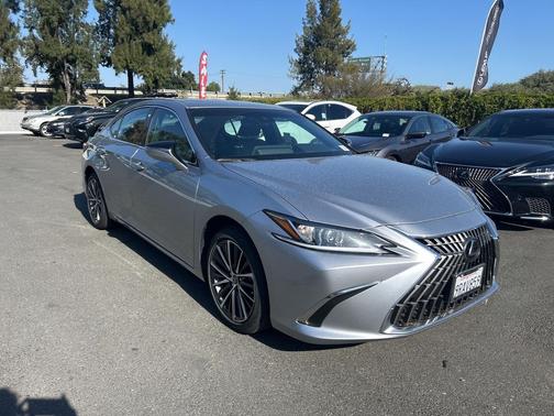 2025 Lexus ES 300h Base