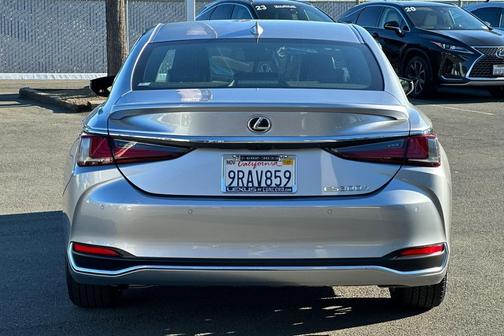 2025 Lexus ES 300h Base