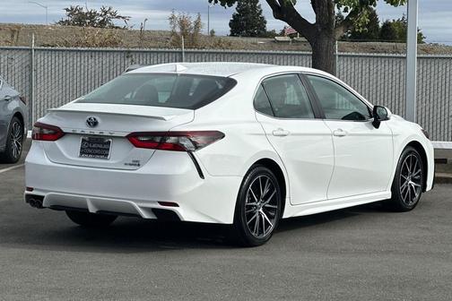 2024 Toyota Camry Hybrid SE