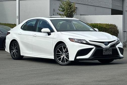 2024 Toyota Camry Hybrid SE