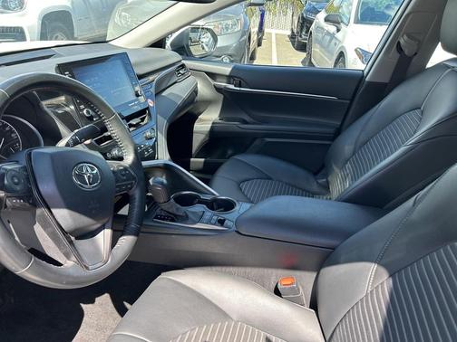 2024 Toyota Camry Hybrid SE