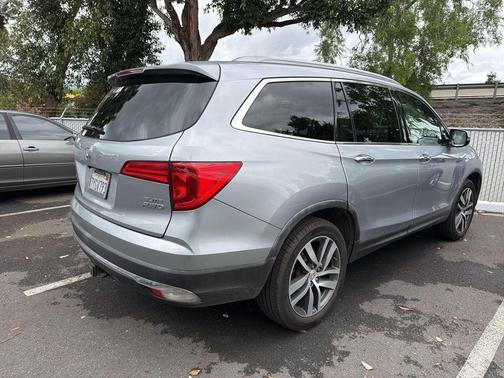 Lunar Silver Metallic 2017 Honda Pilot Elite