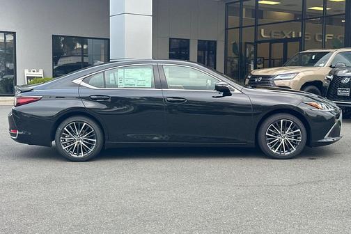 2025 Lexus ES 300h Base