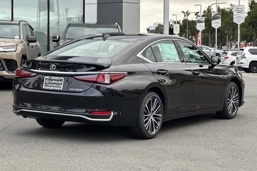 2025 Lexus ES 300h Base