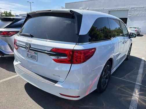 Platinum White Pearl 2024 Honda Odyssey Elite