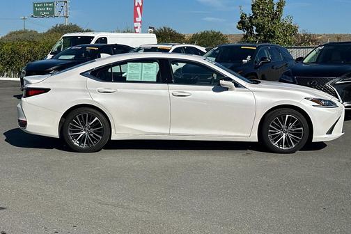 2025 Lexus ES 300h Base