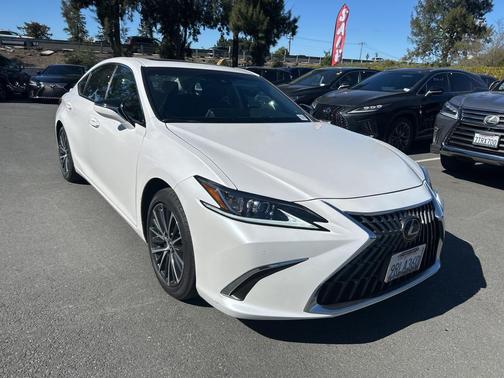 2025 Lexus ES 300h Base