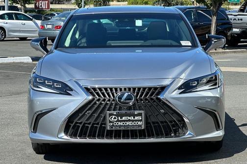 2025 Lexus ES 300h Luxury