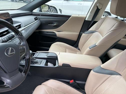 2019 Lexus ES 300h Luxury