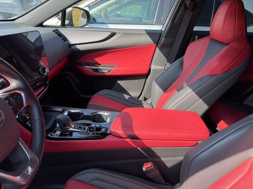 2024 Lexus NX 450h+ F SPORT Handling