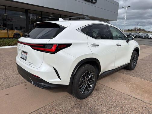 2025 Lexus NX 350h Premium