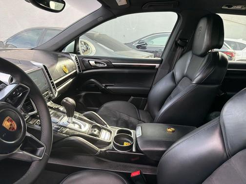 2018 Porsche Cayenne Platinum Edition