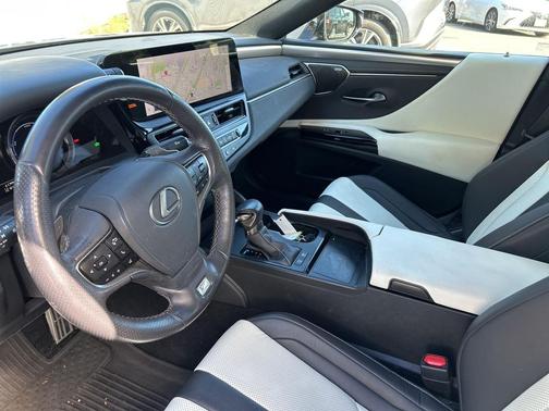 2024 Lexus ES 300h F SPORT Handling