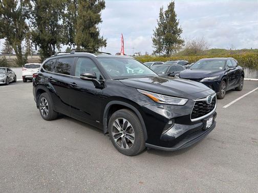 2023 Toyota Highlander Hybrid XLE