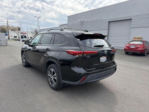 2023 Toyota Highlander Hybrid XLE