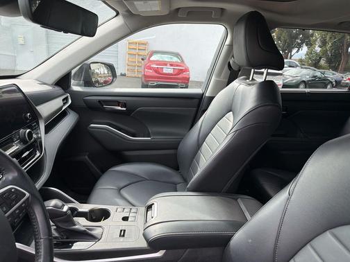 2023 Toyota Highlander Hybrid XLE