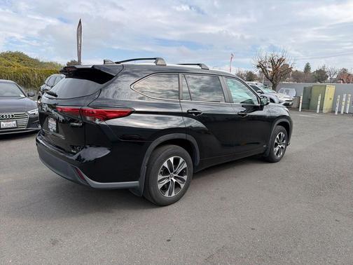 2023 Toyota Highlander Hybrid XLE