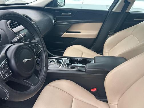 2017 Jaguar XE 25t Premium