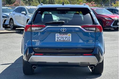 2022 Toyota RAV4 Hybrid SE