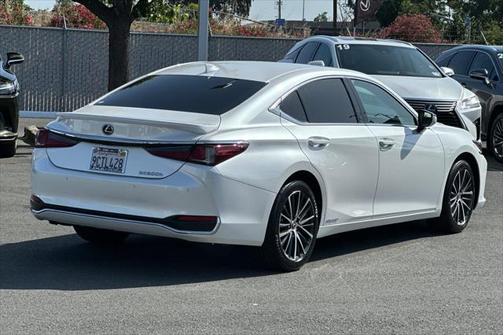 2022 Lexus ES 300h Base