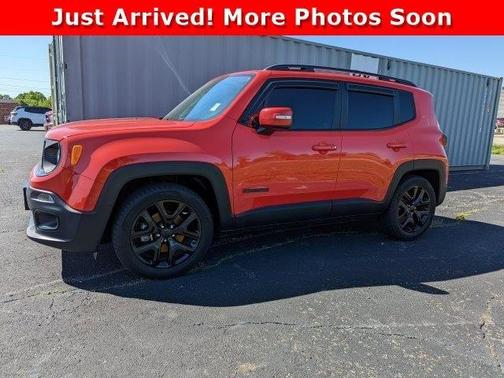 Photo 3 of 8 of 2018 Jeep Renegade Latitude