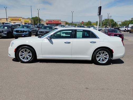 2017 Chrysler 300C BASE