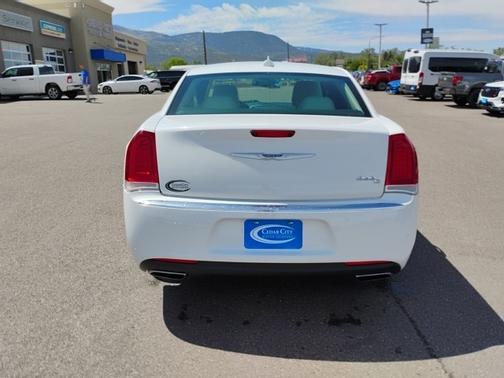 2017 Chrysler 300C BASE