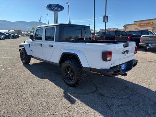 2023 Jeep Gladiator SPORT