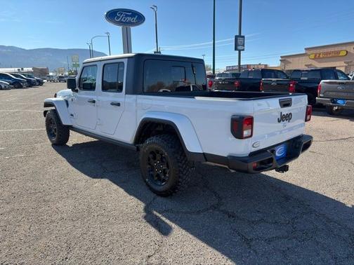 2023 Jeep Gladiator SPORT
