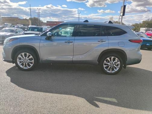 2023 Toyota Highlander LIMITED