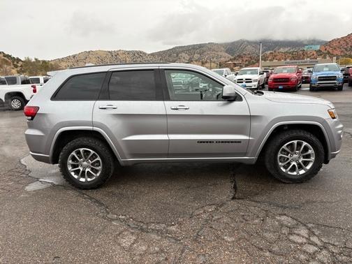 2020 Jeep Grand Cherokee LAREDO