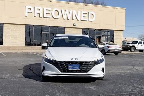 2022 Hyundai ELANTRA SE