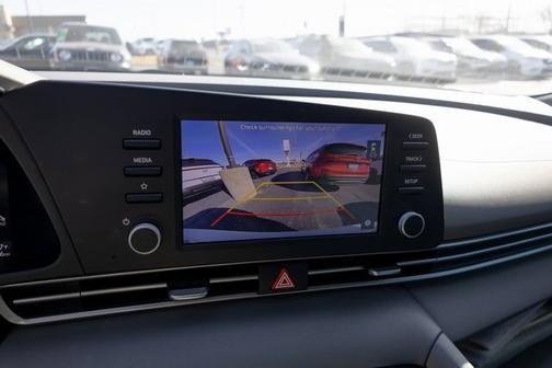 2022 Hyundai ELANTRA SE