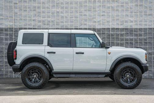 Avalanche Gray 2026 Ford Bronco Badlands