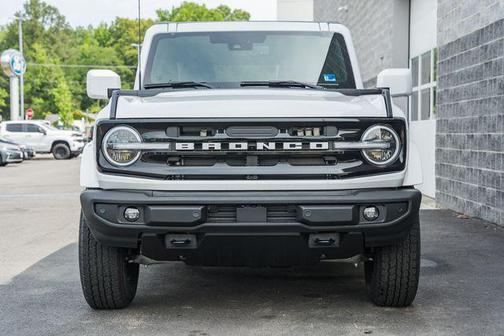 Oxford White 2026 Ford Bronco Outer Banks