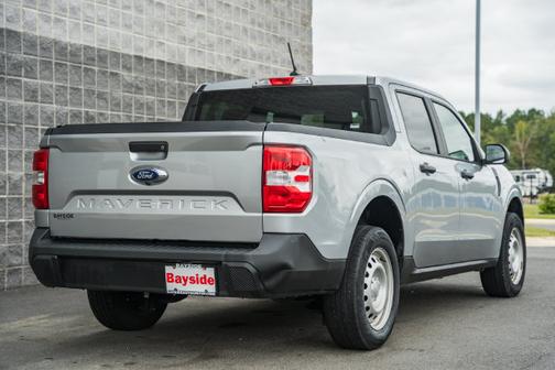 Iconic Silver Metallic 2022 Ford Maverick XL