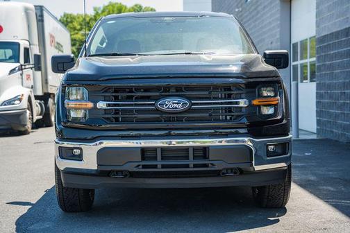 Agate Black Metallic 2026 Ford F-150 XLT