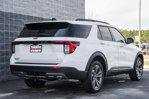 Star White Metallic Tri-Coat 2026 Ford Explorer Active