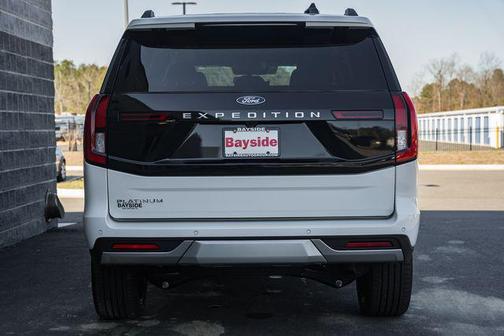 Star White Metallic Tri-Coat 2026 Ford Expedition Platinum
