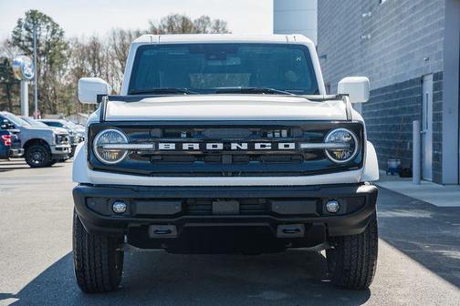 Oxford White 2026 Ford Bronco Outer Banks